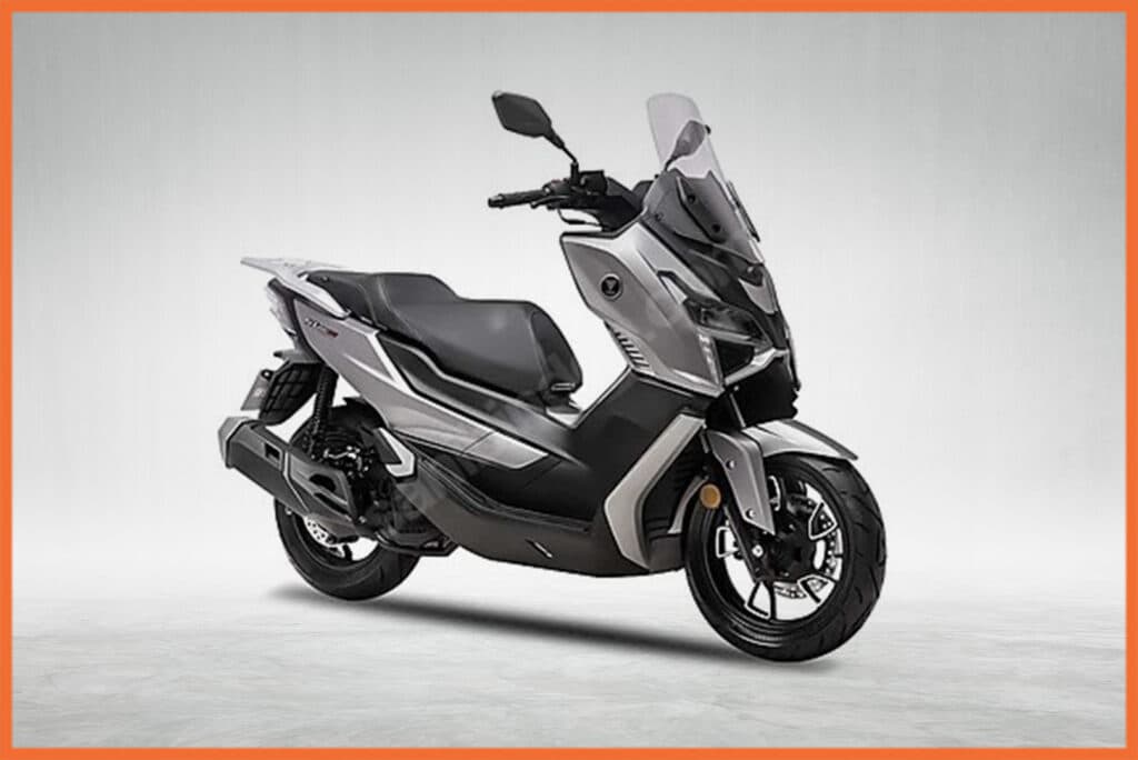Voge SR1 125cc, Loukis Rentals, Paros