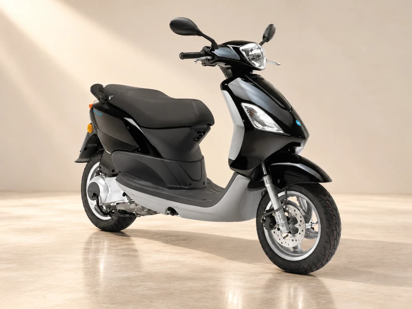 Piaggio Fly 100cc, Santorini Rent Me, Santorini