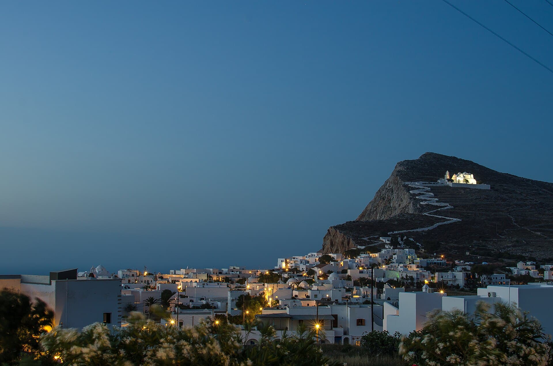 Folegandros Weddings 2026: Venues, Costs & Planning Guide