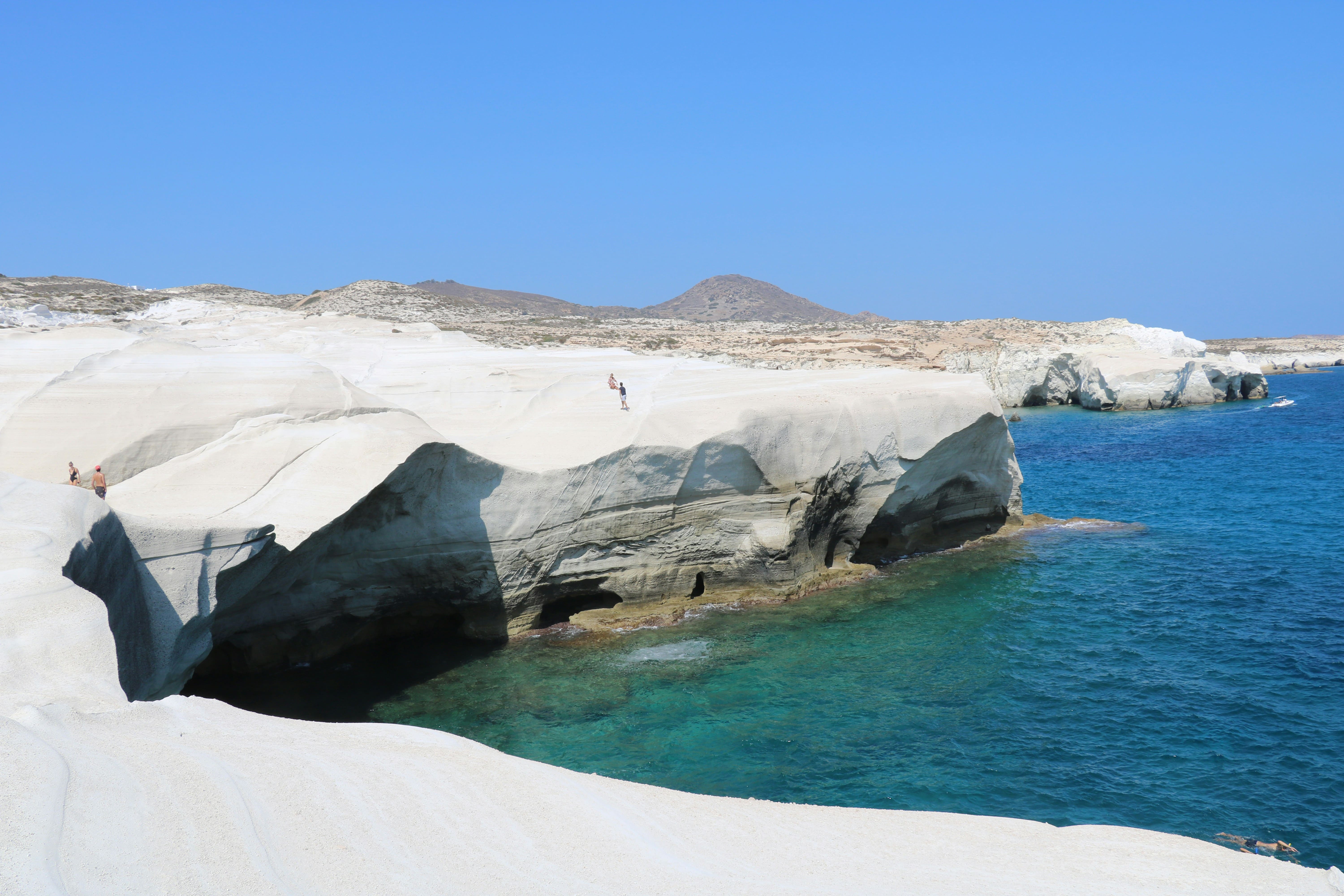 Milos Sarakiniko beach