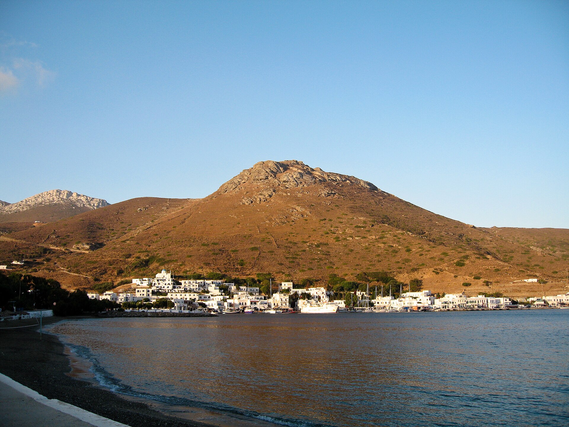 Katapola, Amorgos: El puerto histórico