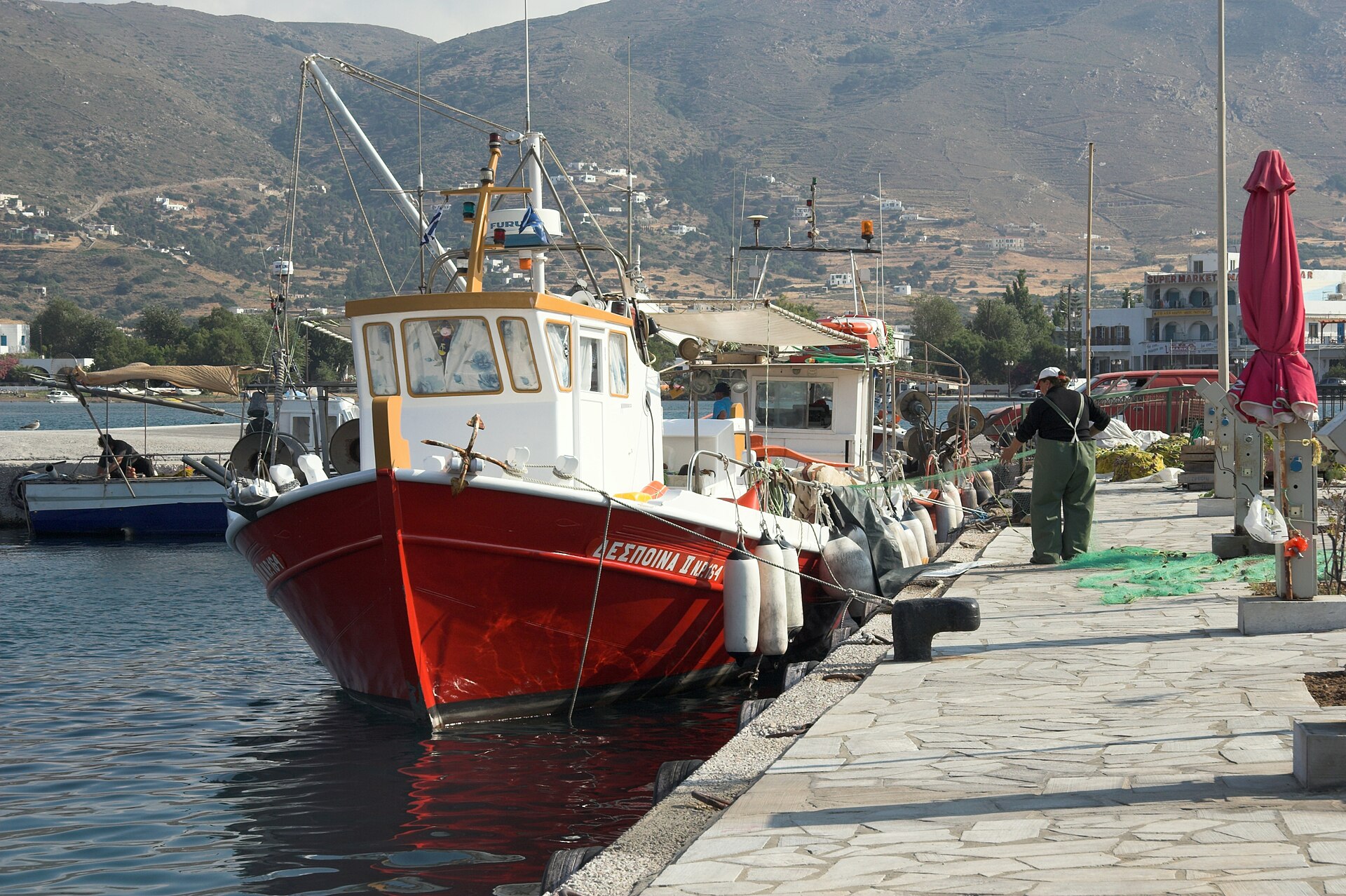 Gavrio, Andros: De haven en toegangspoort