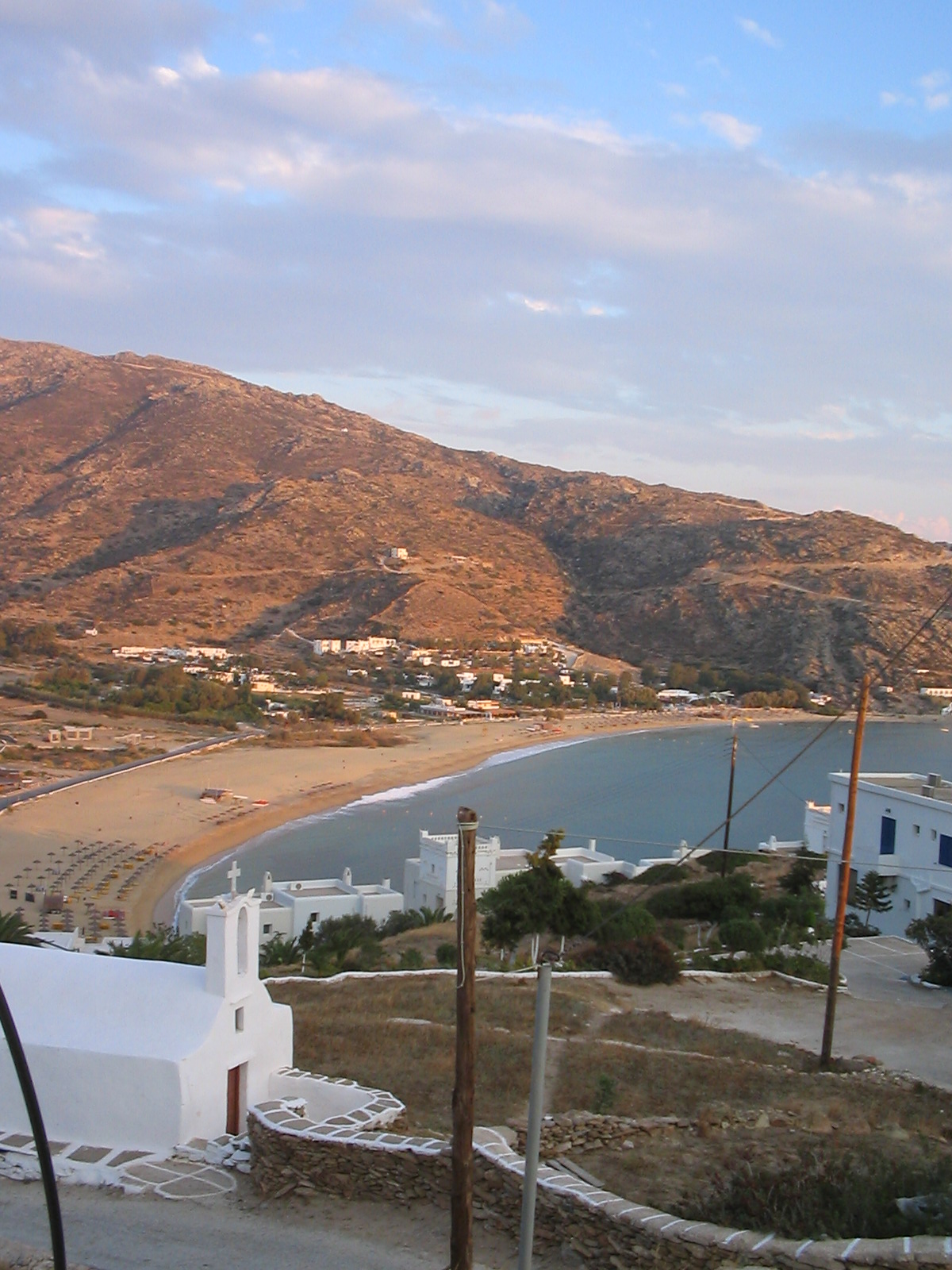 Mylopotas, Ios: La media luna dorada