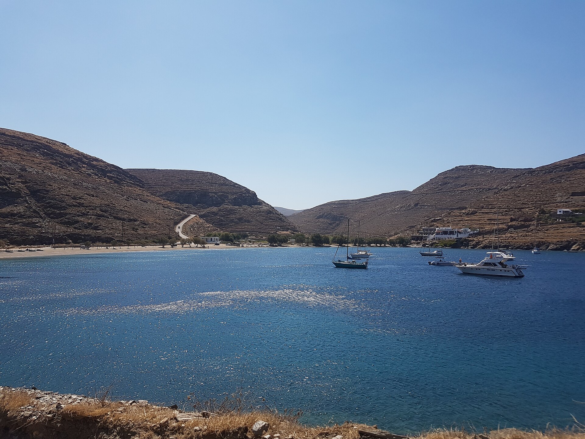 Plage de Apokrousi, Kythnos : Pittoresque et sereine