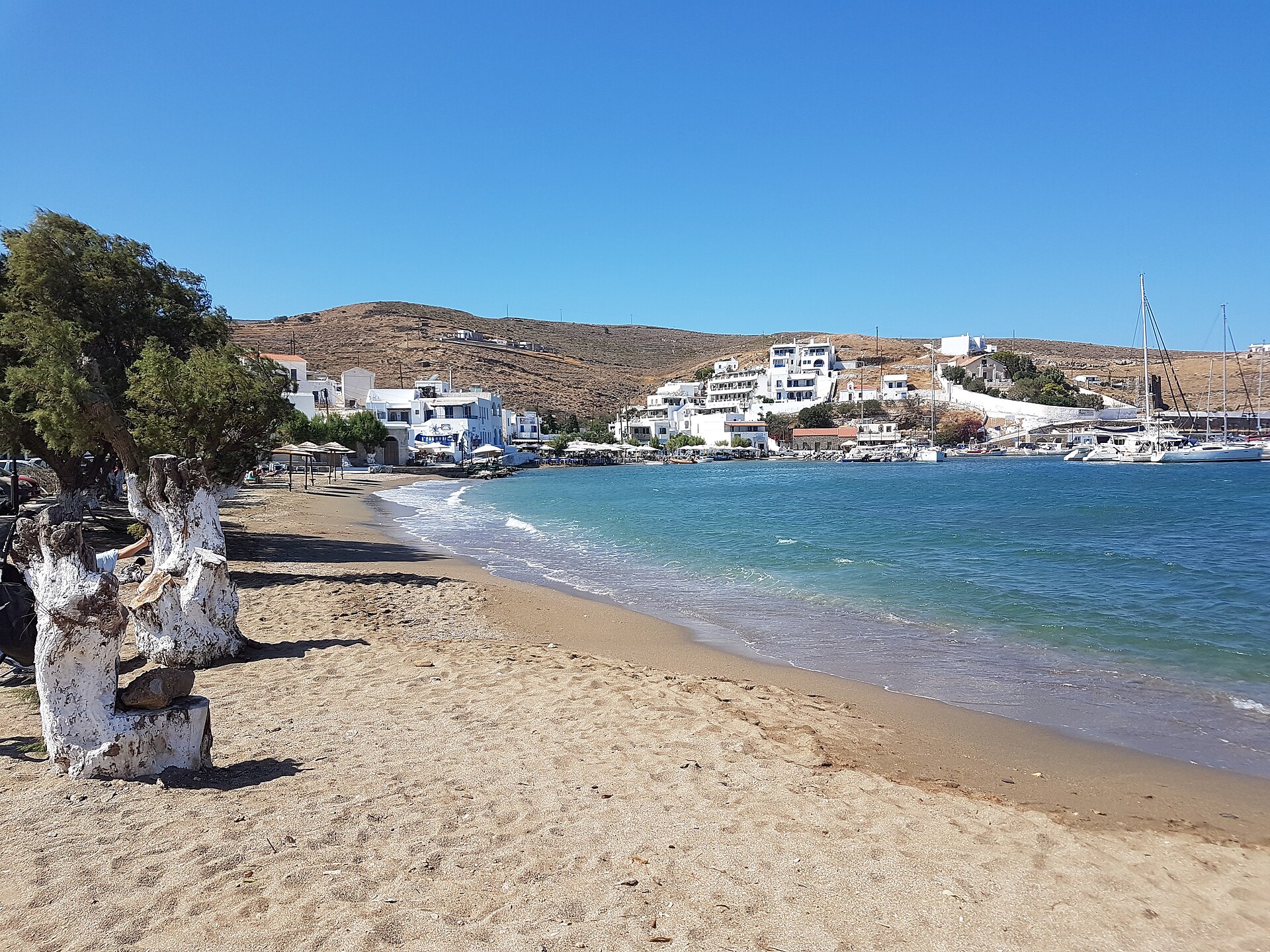 Loutra, Kythnos : Les thermes au bord de la mer