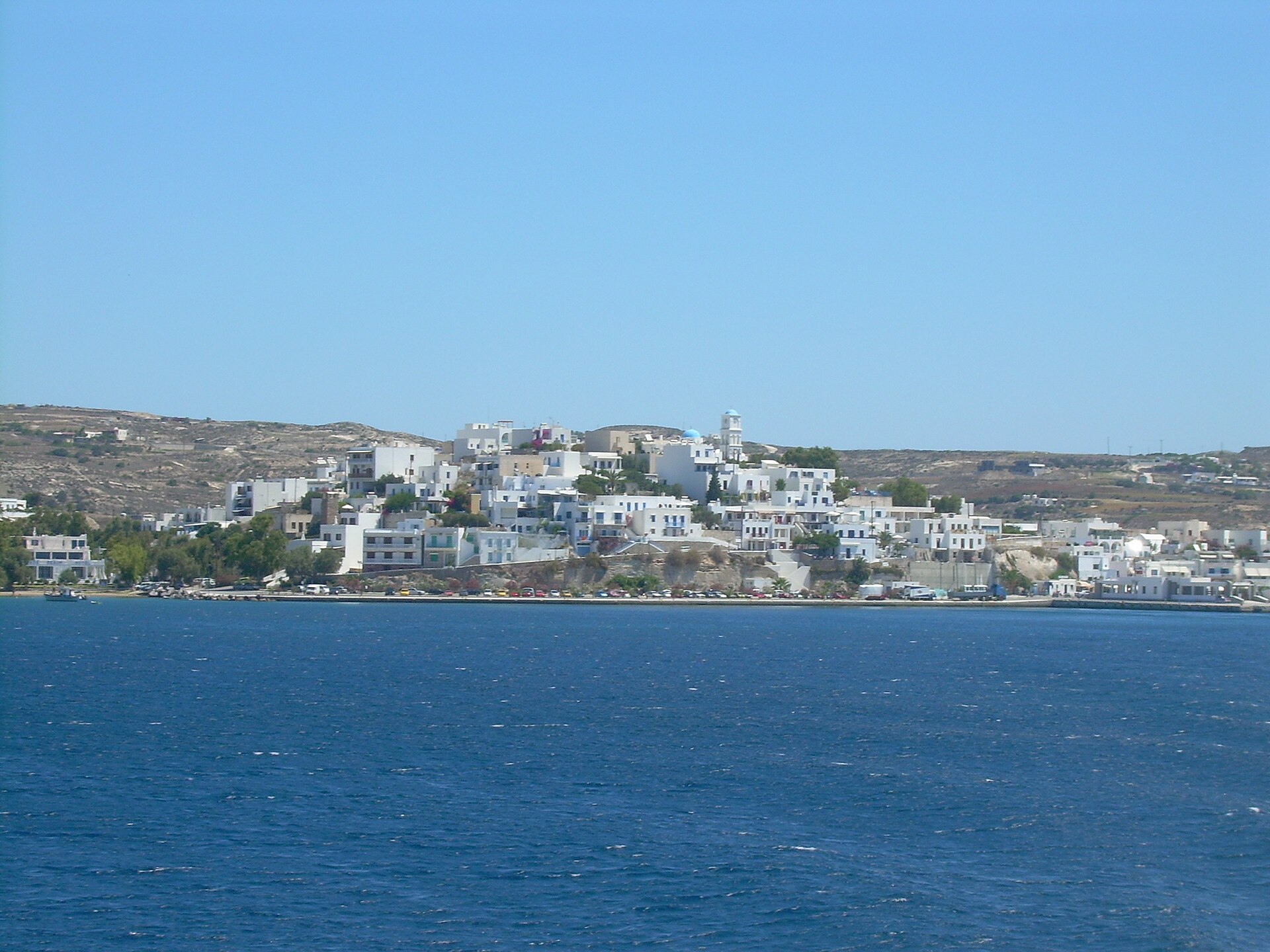 Adamas (Adamantas), Milos: De levendige haven