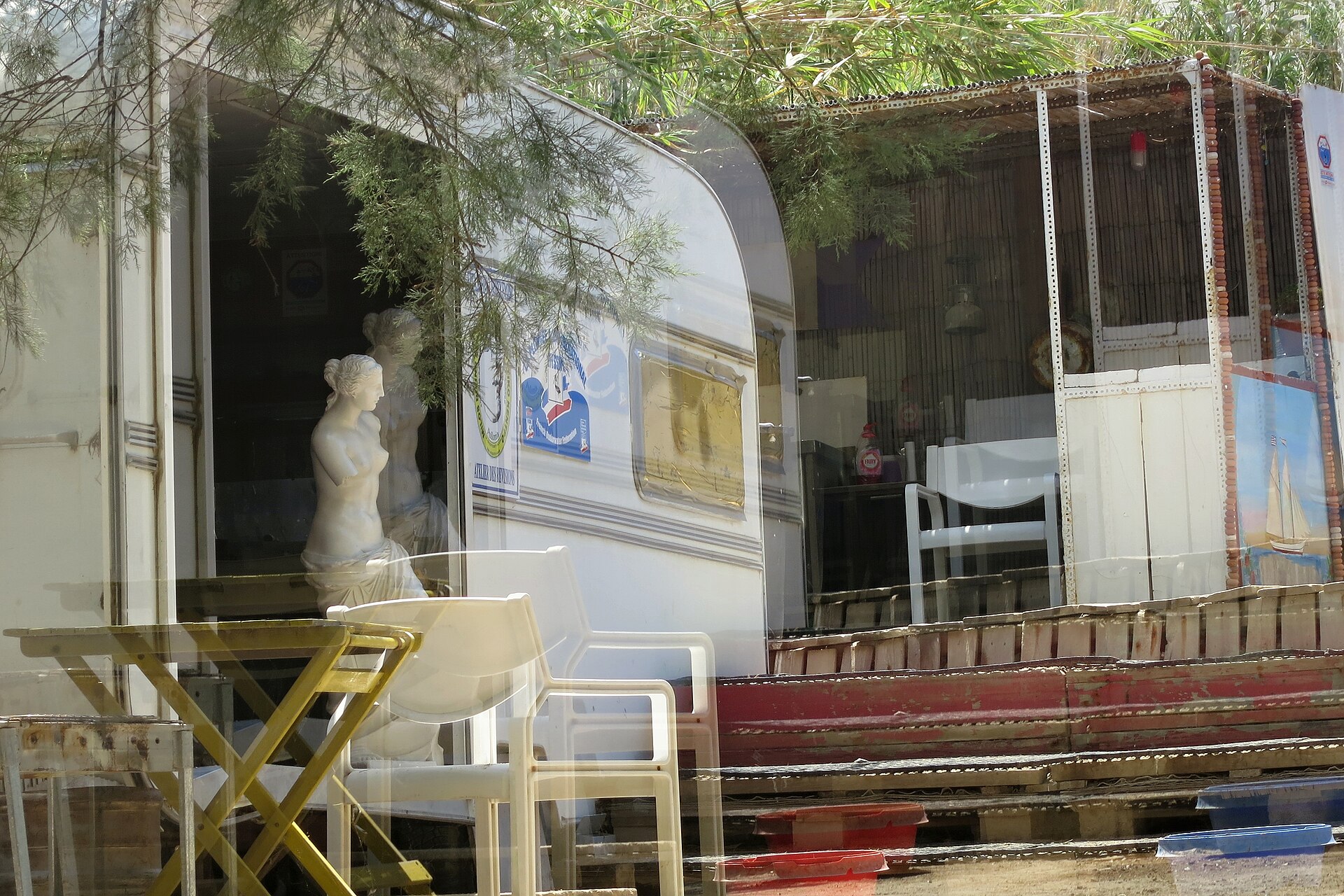 Pollonia (Apollonia), Milos: Het pareltje in het noordoosten