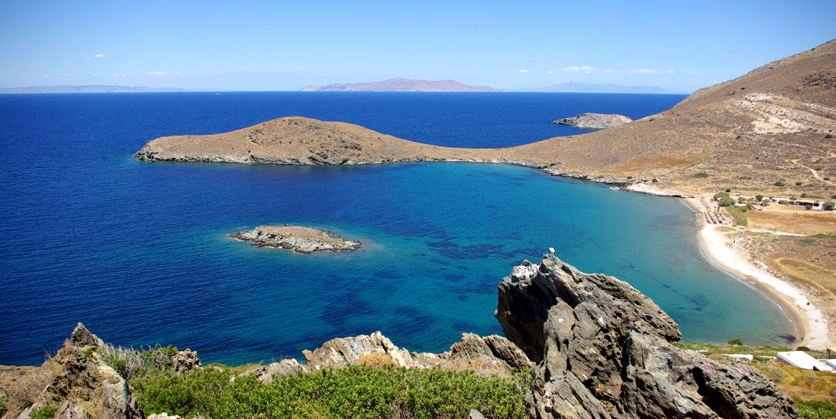 Plage de Delfini, Syros : Calme et naturelle