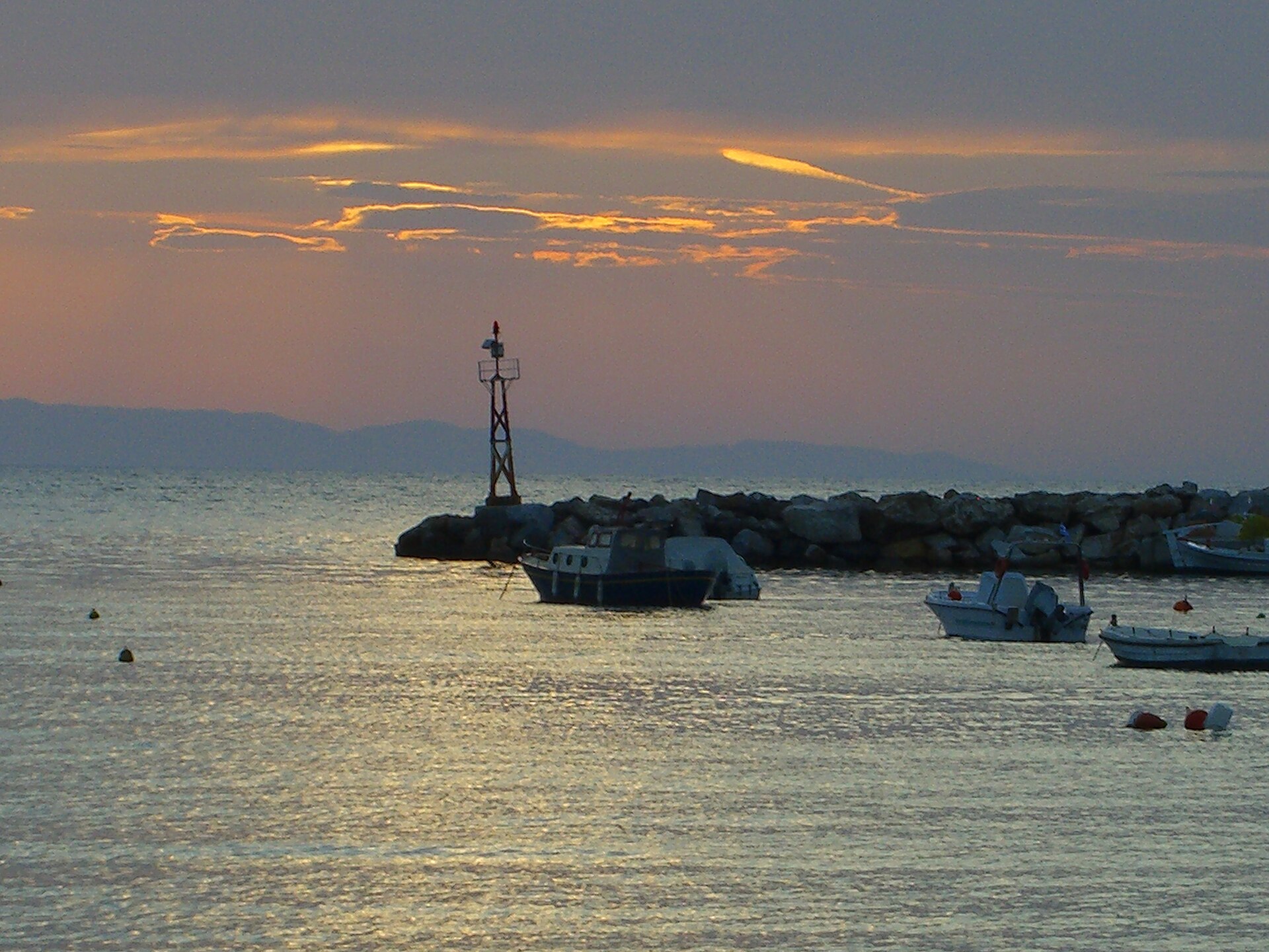Kini, Syros : Le village du coucher de soleil